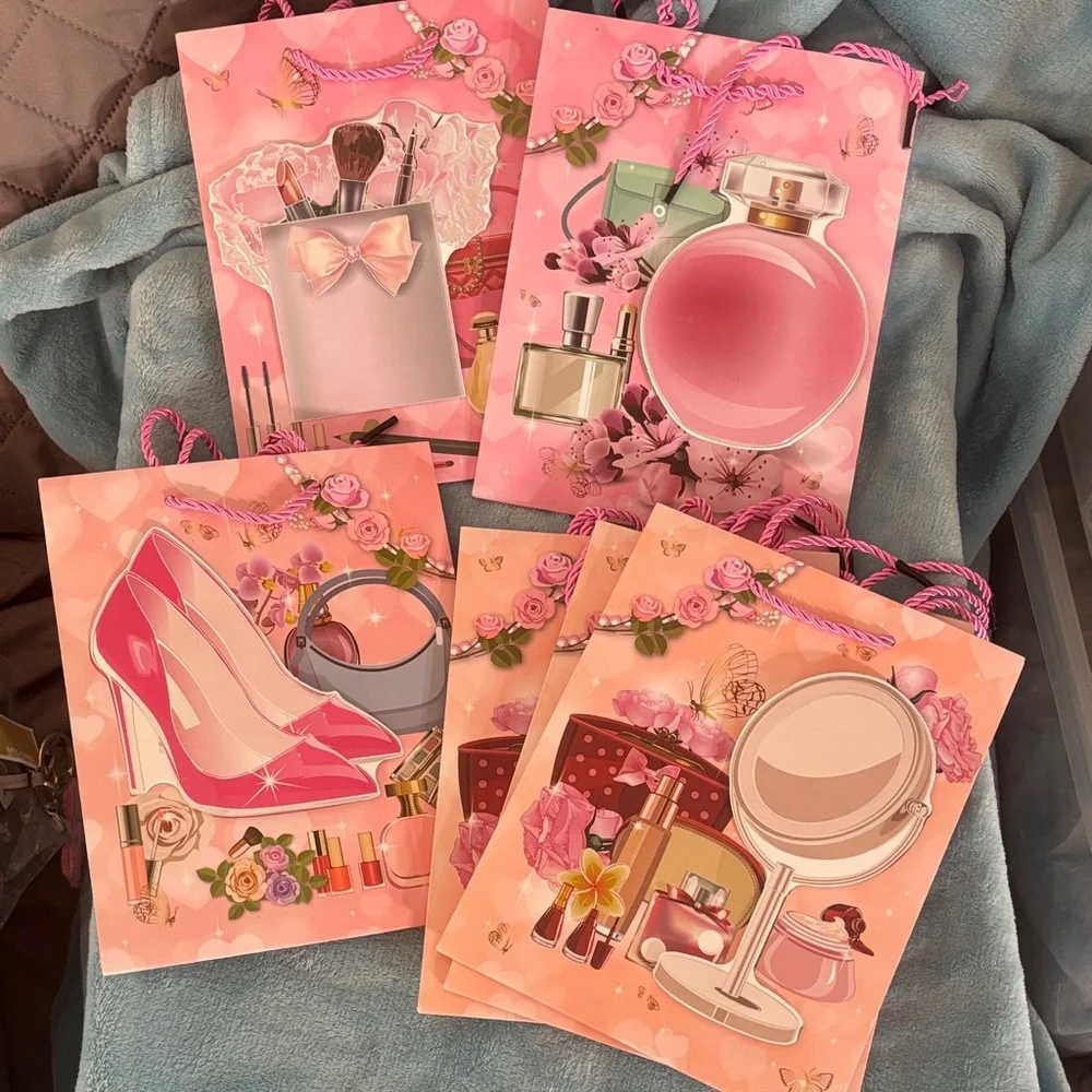 Pink Gift Bags with Fashion and Beauty Design(set of 6) - Picture 1 of 5